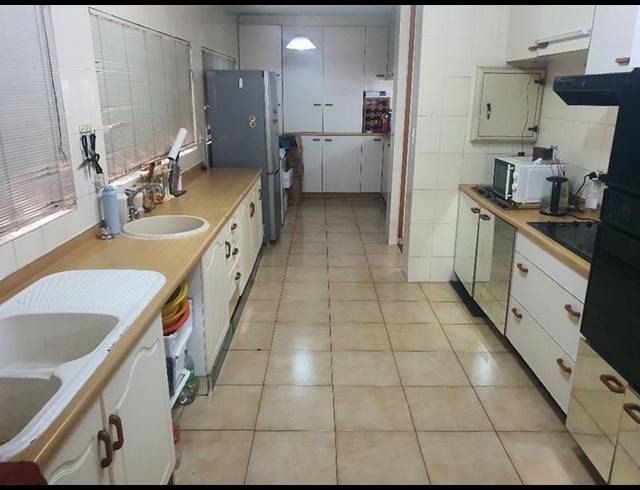 5 BEDROOM HOUSE FOR SALE IN LA LUCIA RIDGE